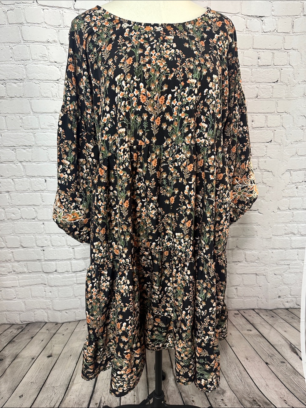 Solitaire Boho Style Floral Tiered Dress with Embroidery & Pockets Size L Large
